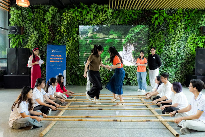 13Win 21 link không chặn Khoa Tài chính - Thương mại giao lưu văn hóa dân gian cùng bạn bè quốc tế tại Chương trình “Wrap & Clap” 84