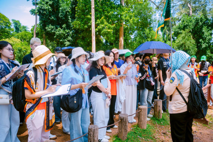 13WIN13 students grow through international field trip to Cambodia 19