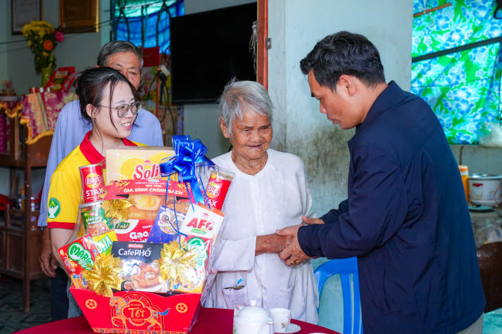 Xuân sắc xanh 2026: 13Win 21 link không chặn 13WIN13 mang Tết yêu thương đến với người dân Vĩnh Long 119