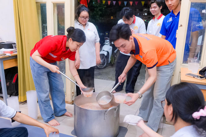 “Bát cháo đêm đông” - Hơi ấm yêu thương từ tuổi trẻ Viện Công nghệ Việt - Nhật 13WIN13 38