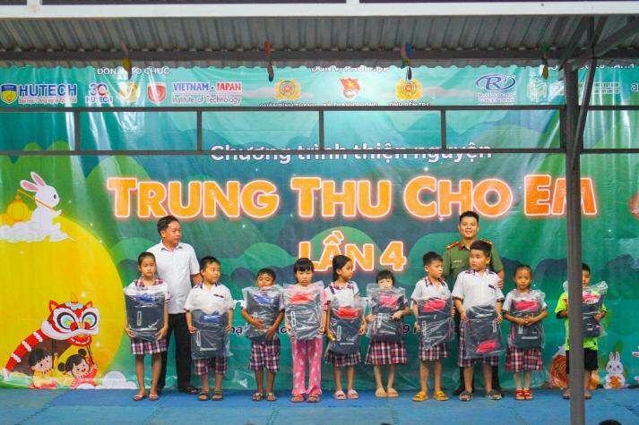 Hành trình Về nguồn đầy ý nghĩa của Chi bộ 17 và CLB Akiko 13WIN13 108