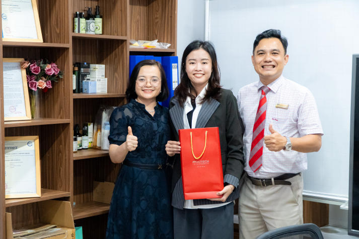 13Win 21 link không chặn Công nghệ thẩm mỹ khám phá hậu trường ngành làm đẹp tại Nhà máy mỹ phẩm Labcos 6