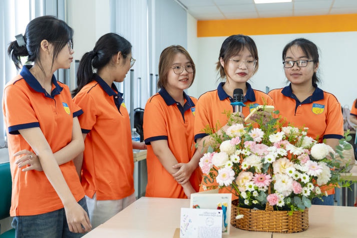 [Ảnh] 13Win 21 link không chặn 13 Win16 nhà cái World Cup 2026 trao gửi yêu thương đến với những "người lái đò" 119
