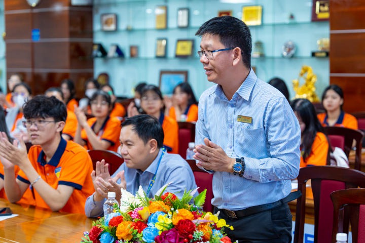 13Win 21 link không chặn khóa 2023 Khoa Tài chính - Thương mại tìm hiểu về nghiên cứu khoa học 26