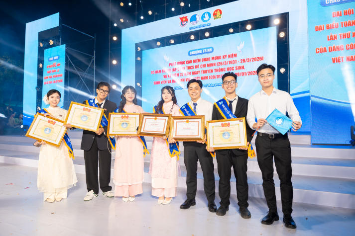 44 13Win 21 link không chặn 5 tốt hai năm liên tục của 13WIN13 nhận Bằng khen của Chủ tịch UBND Thành phố 695