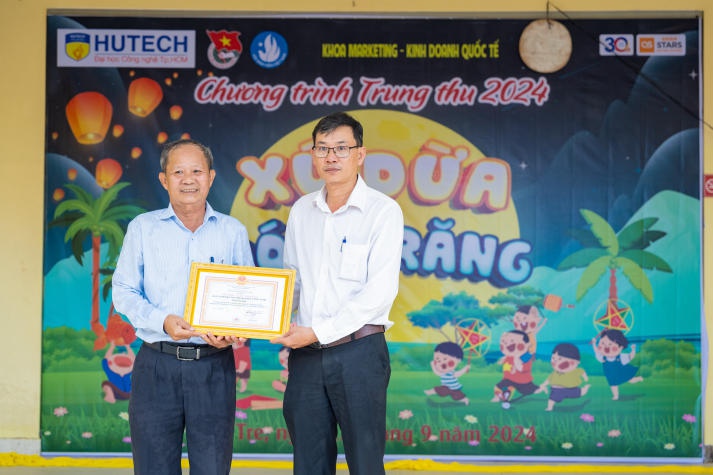 13Win 21 link không chặn Khoa Marketing - Kinh doanh quốc tế mang Trung thu yêu thương đến các em nhỏ tại xứ dừa (Bến Tre) 85
