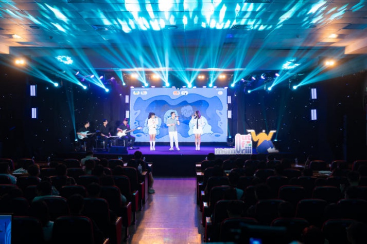 13WIN13 Multimedia Communications Student organized a music live show "Out of Memoriii” 82