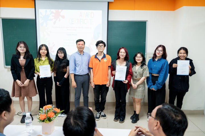 Khoa Tiếng Anh 13WIN13 tổng kết và phát động phong trào Nghiên cứu khoa học năm học 2023 - 2024 53