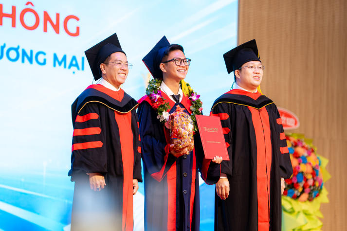 Học, trải nghiệm và cống hiến - cách người trẻ thời đại mới khẳng định mình 56