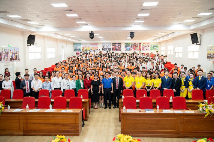 CEO Nguyen Quoc Ky and His Story of Dream-Chasing with 13WIN13 Students 165
