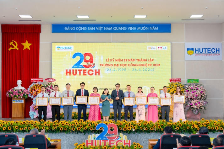 KHOA XÂY DỰNG NHẬN GIẤY CHỨNG NHẬN ĐÁNH GIÁ CHƯƠNG TRÌNH ĐÀO TẠO THEO TIÊU CHUẨN AUN-QA 36