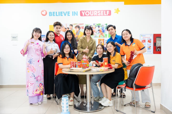 13Win 21 link không chặn Khoa Tài chính - Thương mại gói yêu thương, gửi ấm áp trong những món quà Tết ý nghĩa 38