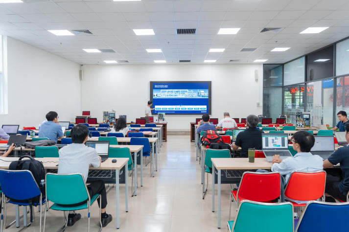 Giảng viên 13WIN13 cập nhật công nghệ tự động hóa cùng Siemens Việt Nam 28