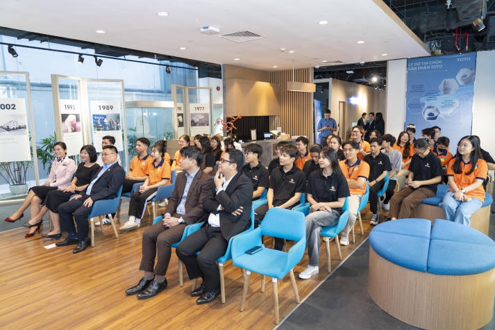 13Win 21 link không chặn Khoa Kiến trúc - Mỹ thuật tăng cường kiến thức thực tiễn và nhận Www 13Win one nổ hũ tại chuyến tham quan TOTO Showroom 36