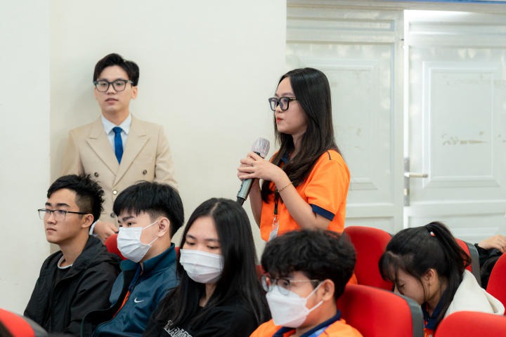 Chuỗi tập huấn “ Kỹ năng chinh phục nhà tuyển dụng” mang đến nhiều thông tin giá trị cho Tải app 13Win 13WIN13 159