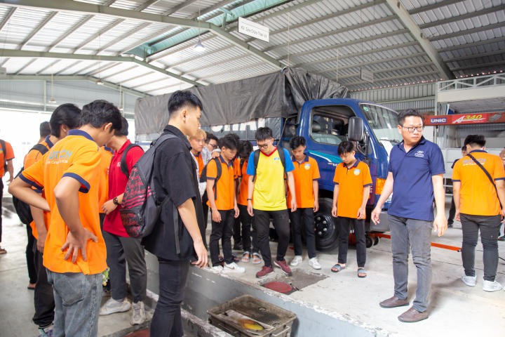 13Win 21 link không chặn ngành Công nghệ kỹ thuật ô tô trải nghiệm 13Win32 cá cược thể thao làm việc thực tế tại Công ty Truck & Bus Hyundai Trường Chinh 59