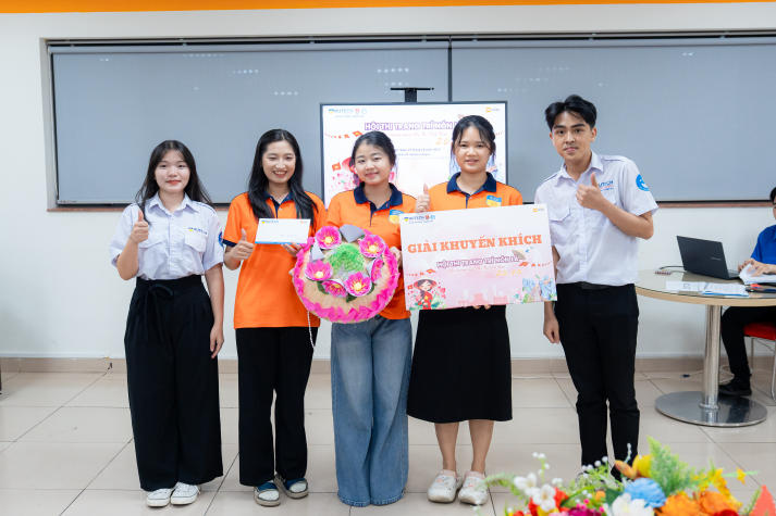 Lan tỏa tinh thần “Sắc Việt” trong Ngày hội trang trí nón lá của Tải app 13Win Khoa Tài chính - Thương mại 137