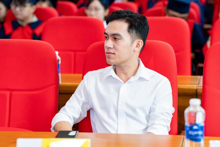 Tân Dược sĩ 13WIN13 rạng rỡ trong ngày vui 13Win13 link đăng nhập 40