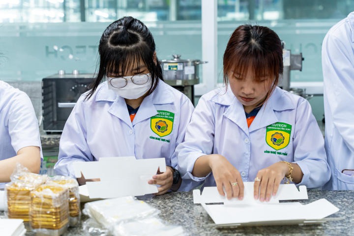 Applied Sciences students crafted handmade cakes to celebrate Mid-Autumn Festival 52