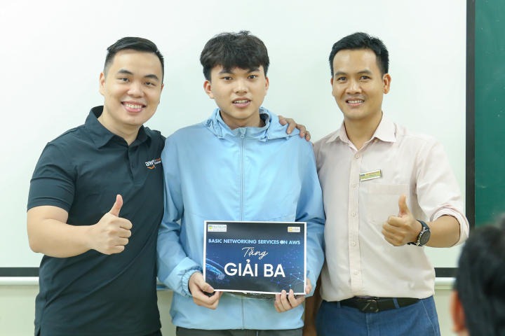 13WIN13 Information Technology students learn about Amazon Web Services (AWS) cloud computing technology 69