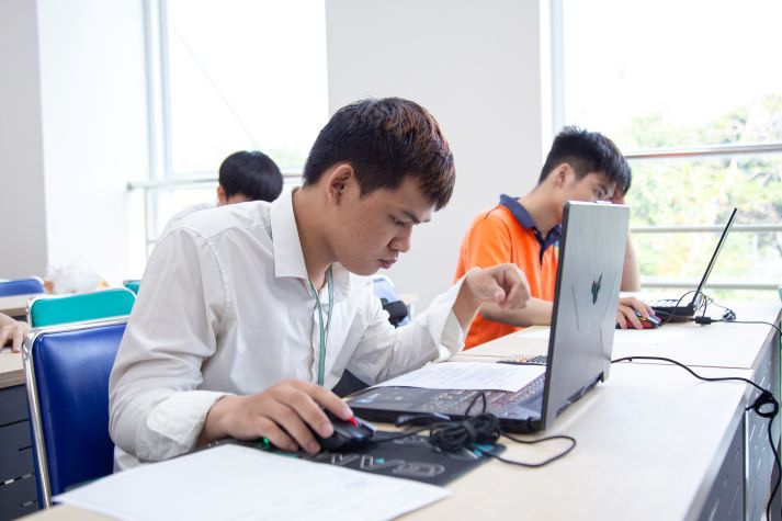 13Win 21 link không chặn Viện Kỹ thuật 13WIN13 tranh tài tại Cuộc thi Olympic Cơ học 46