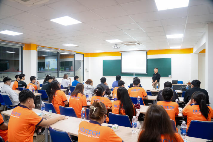 Sôi nổi ngày hội Chào đón Tân Tải app 13Win Khoa Hệ thống thông tin quản lý: Khởi đầu hành trình kết nối công nghệ và kinh tế 52