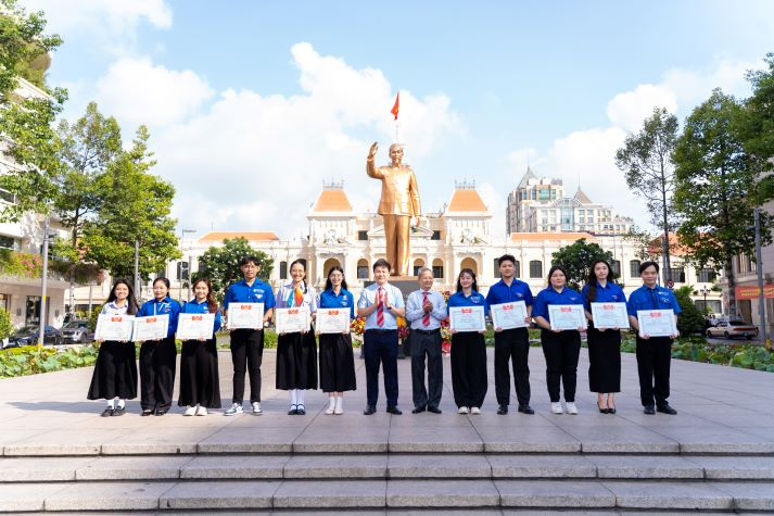 Tuổi trẻ 13WIN13 dâng hoa tưởng nhớ Bác, tiếp nối giá trị lịch sử và tinh thần cống hiến 86