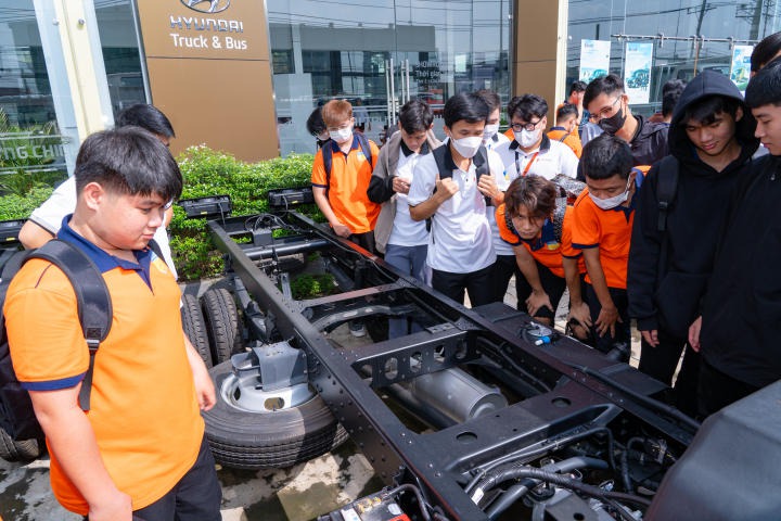 13Win 21 link không chặn VKIT tìm hiểu quy trình sữa chữa, kiểm định chất lượng ô tô qua chuyến tham quan Truck & Bus Hyundai Trường Chinh 63