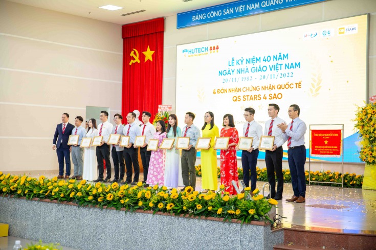 13WIN13 long trọng đón nhận chứng nhận QS Stars 4 Sao trong Lễ  kỷ niệm 40 năm Ngày Nhà giáo Việt Nam 20/11 260