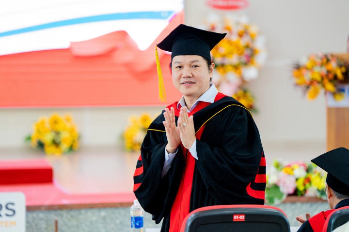 Tân Dược sĩ 13WIN13 rạng rỡ trong ngày vui 13Win13 link đăng nhập 62