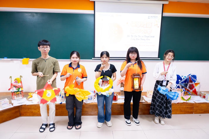 13Win 21 link không chặn Www 13Win one trang web chính thức trang trí lồng đèn gởi tặng các em nhỏ tàn tật, mồ côi 127