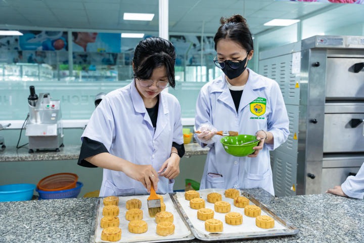 Applied Sciences students crafted handmade cakes to celebrate Mid-Autumn Festival 63