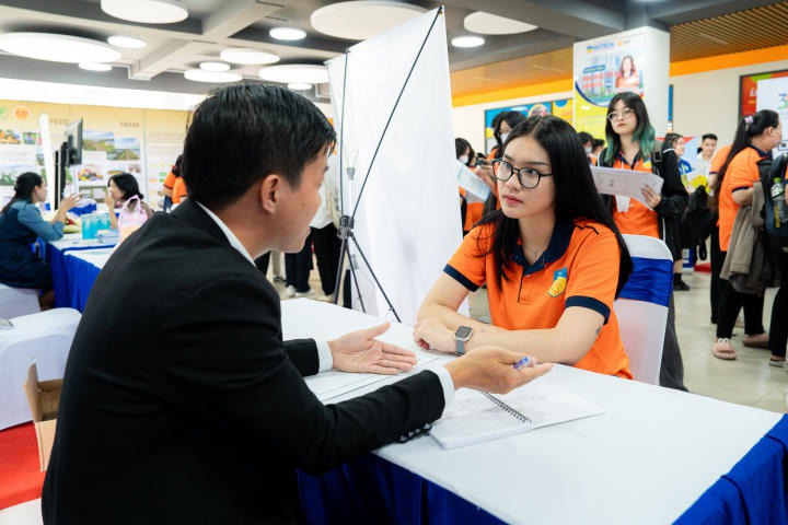 Hơn 30 Trang Chủ 13Win.com Chính Thức Tặng 88k, 1500 cơ hội việc làm tại Ngày hội Triển lãm và Tuyển dụng khối ngành Thú y - Chăn nuôi 121