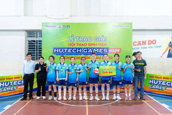 Chung kết Bóng chuyền nữ 13WIN13 GAMES 2026: Ngôi vương gọi tên Khoa Marketing - Kinh doanh quốc tế 96
