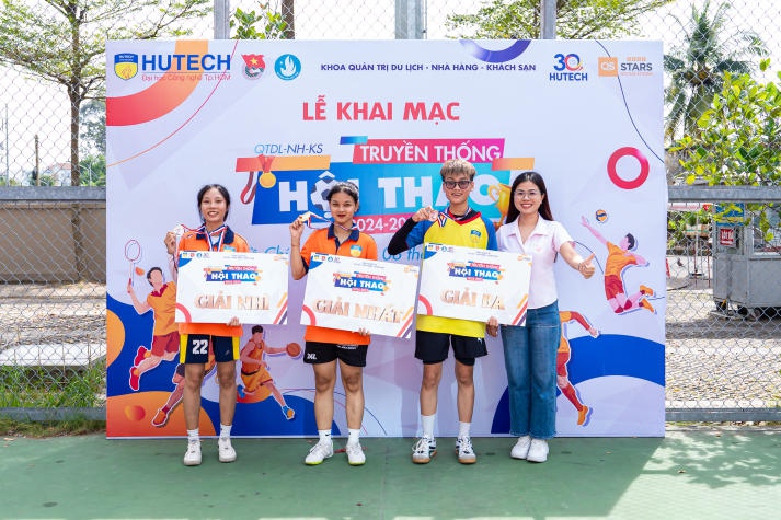 Khoa Quản trị 13Win002 Truy cập link - Nhà hàng - Khách sạn khai mạc Hội thao Tải app 13Win năm học 2024-2025 266