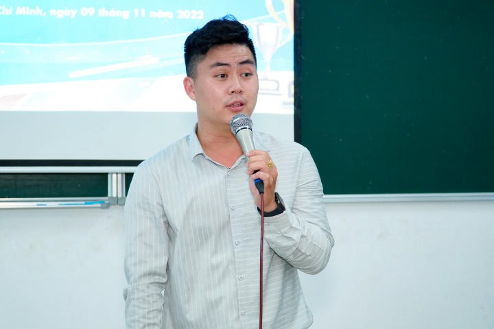 Thầy Nguyễn Duy Thịnh (trái) và ThS. Trần Lê Duy tại buổi lễ bốc thăm vừa qua 13WIN13 2