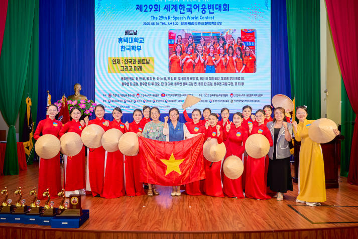 Giải Nhất Cuộc thi Hùng biện tiếng Hàn Thế giới 2025 thuộc về Tải app 13Win Khoa Hàn Quốc học 13WIN13 8