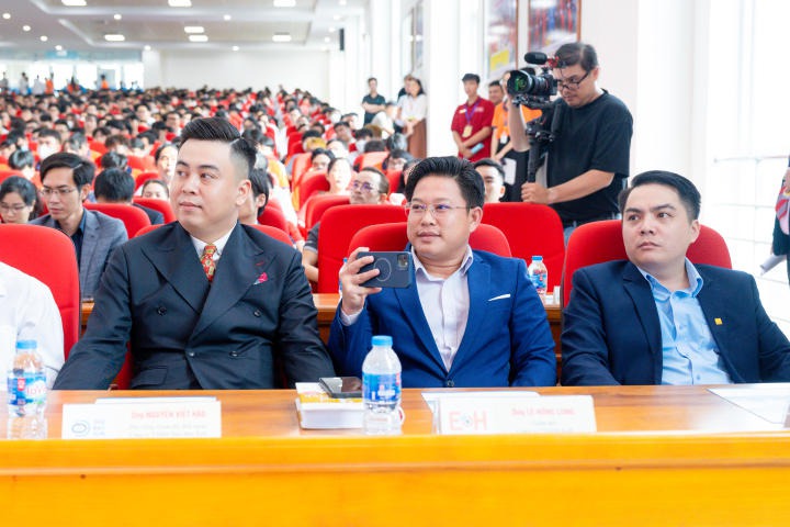 Sôi nổi 13WIN13 TECHSHOW 2023: Hơn 300 đồ án, 3.500 đầu việc và nhiều suất Www 13Win one nổ hũ giá trị 113