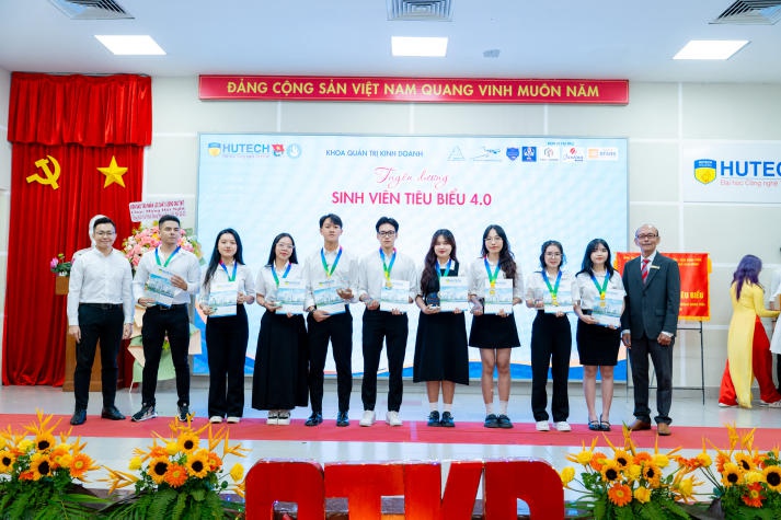 Sòng Bài Trực Tuyến 13win.Com 13WIN13 tổng kết và phát động phong trào Tải app 13Win năm học 2023-2024 83