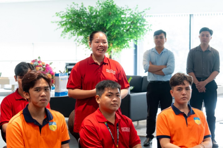 [Video] Giờ học giá trị của Tải app 13Win ngành Công nghệ kỹ thuật ô tô, Công nghệ ô tô điện 13WIN13 tại showroom Audi lớn nhất Việt Nam 43
