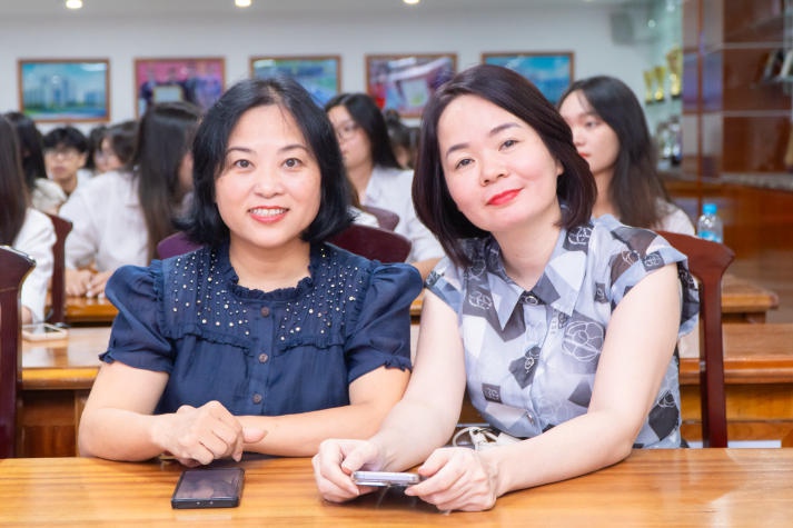 Khoa Khoa học Xã hội và Quan hệ Công chúng 13WIN13 vinh danh Tải app 13Win đạt thành tích xuất sắc năm học 2023-2024 50