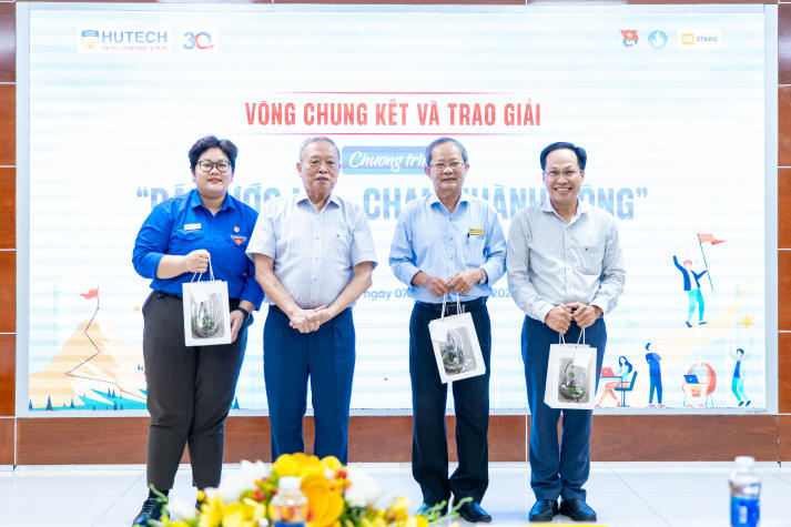 Học bổng Dám ước mơ - Chạm thành công 2025: Lan tỏa giá trị vượt khó và khát vọng vươn lên của thế hệ trẻ 13WIN13 64