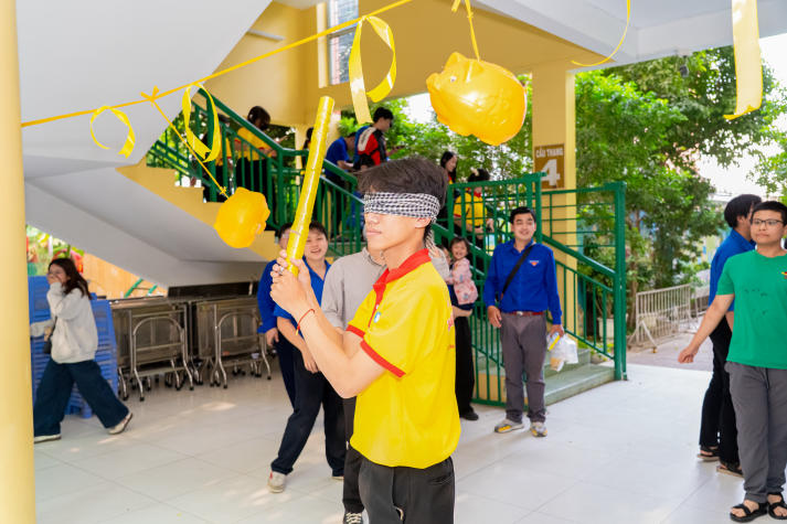 Khi mùa xuân được sẻ chia: Tuổi trẻ Khoa Tài chính - Thương mại mang Tết đến với thiếu nhi khó khăn 81
