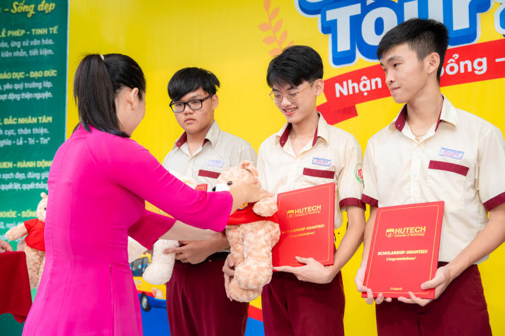 [Video] 13WIN13 Scholarship Tour 2026 tiếp sức học sinh THCS-THPT Hoa Sen (cơ sở 1) với 18 suất Www 13Win one nổ hũ giá trị 24