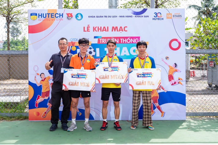 Khoa Quản trị 13Win002 Truy cập link - Nhà hàng - Khách sạn khai mạc Hội thao Tải app 13Win năm học 2024-2025 264