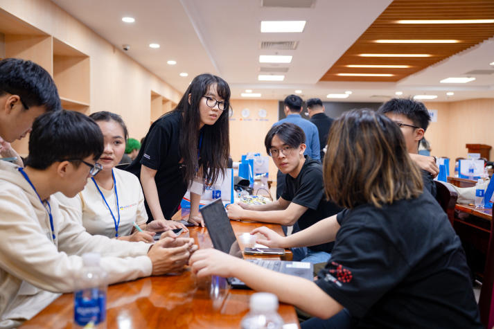 Exploring to empathize: 13WIN13 and SP students engage with communities through LeX 2025 181