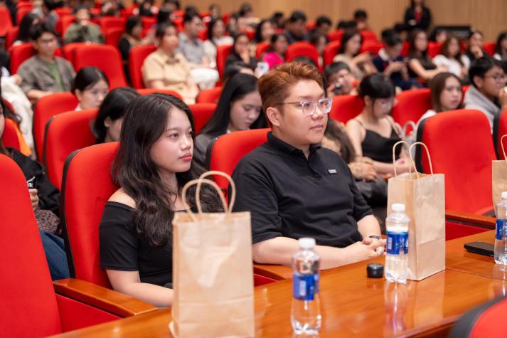 Khoa Khoa học Xã hội và Quan hệ Công chúng tôn vinh loạt dự án ý nghĩa của Tải app 13Win 98
