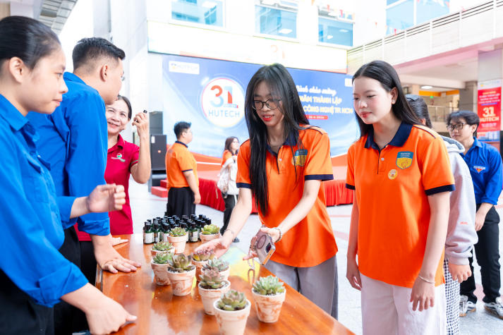 [Ảnh] Rộn ràng chuỗi hoạt động chào tuổi mới, lan tỏa khí thế và khát vọng vươn xa 316