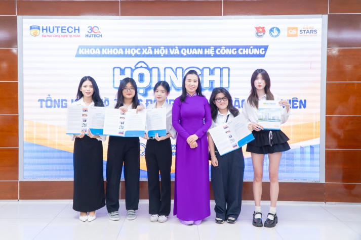 Khoa Khoa học Xã hội và Quan hệ Công chúng 13WIN13 vinh danh Tải app 13Win đạt thành tích xuất sắc năm học 2023-2024 88