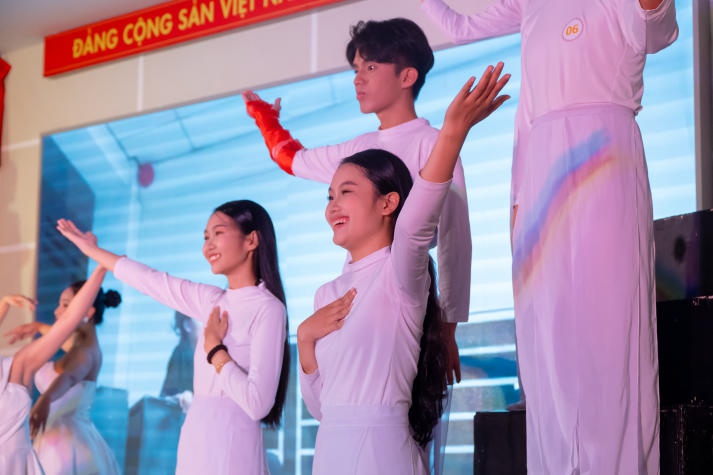 “Thoát Hoan” Lê Hoàng Phúc crowned the champion of 13WIN13 Acting Stars 2024 240